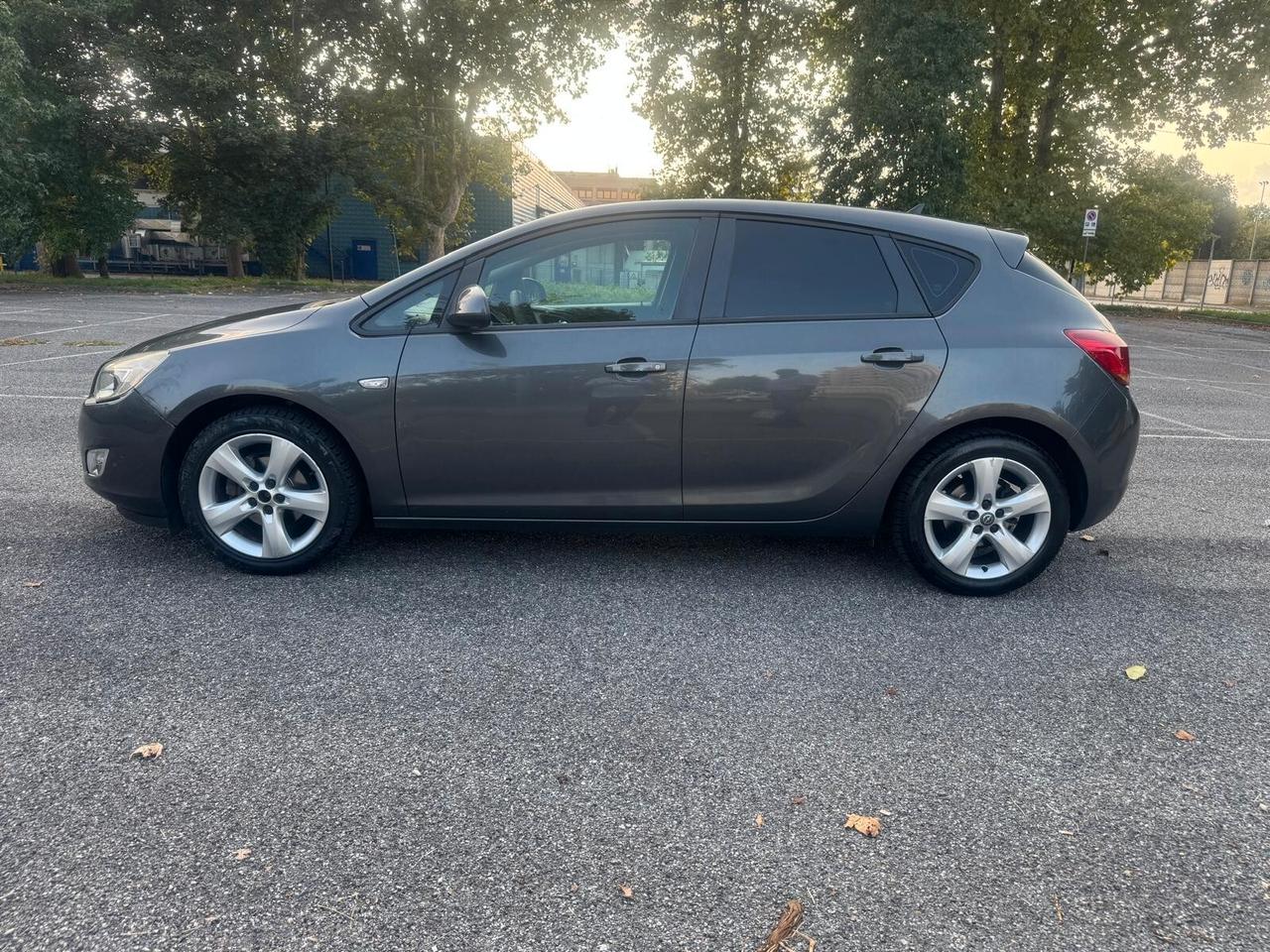Opel Astra 1.4 100CV 5 porte Cosmo
