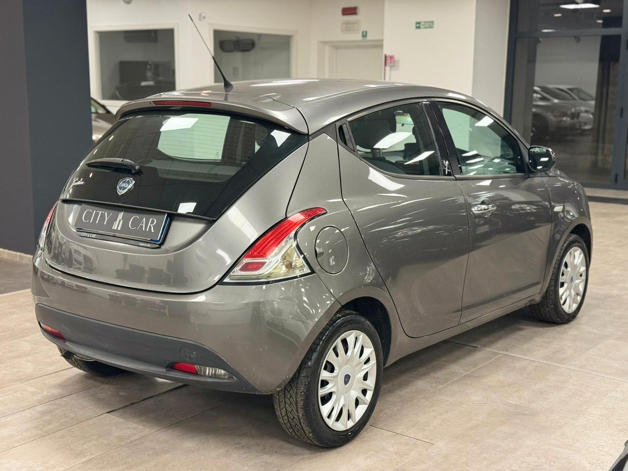 Lancia Ypsilon 1.2 69 CV 5 porte Platinum