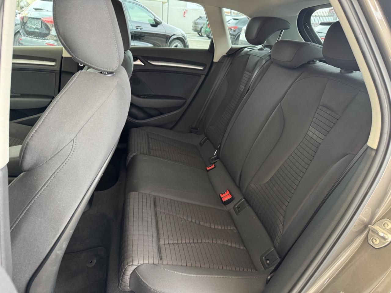 AUDI A3 2.0 TDI S TRONIC DESIGN