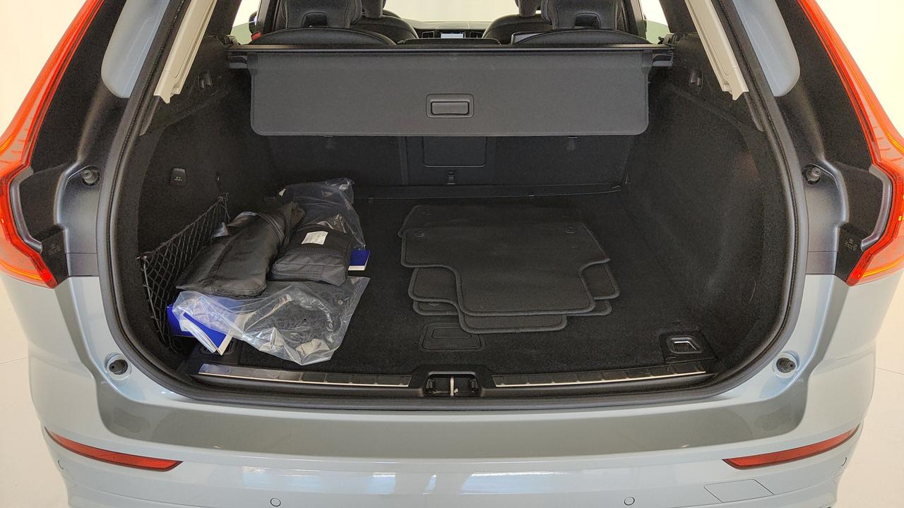 VOLVO XC60 2.0 b4 Plus Dark auto