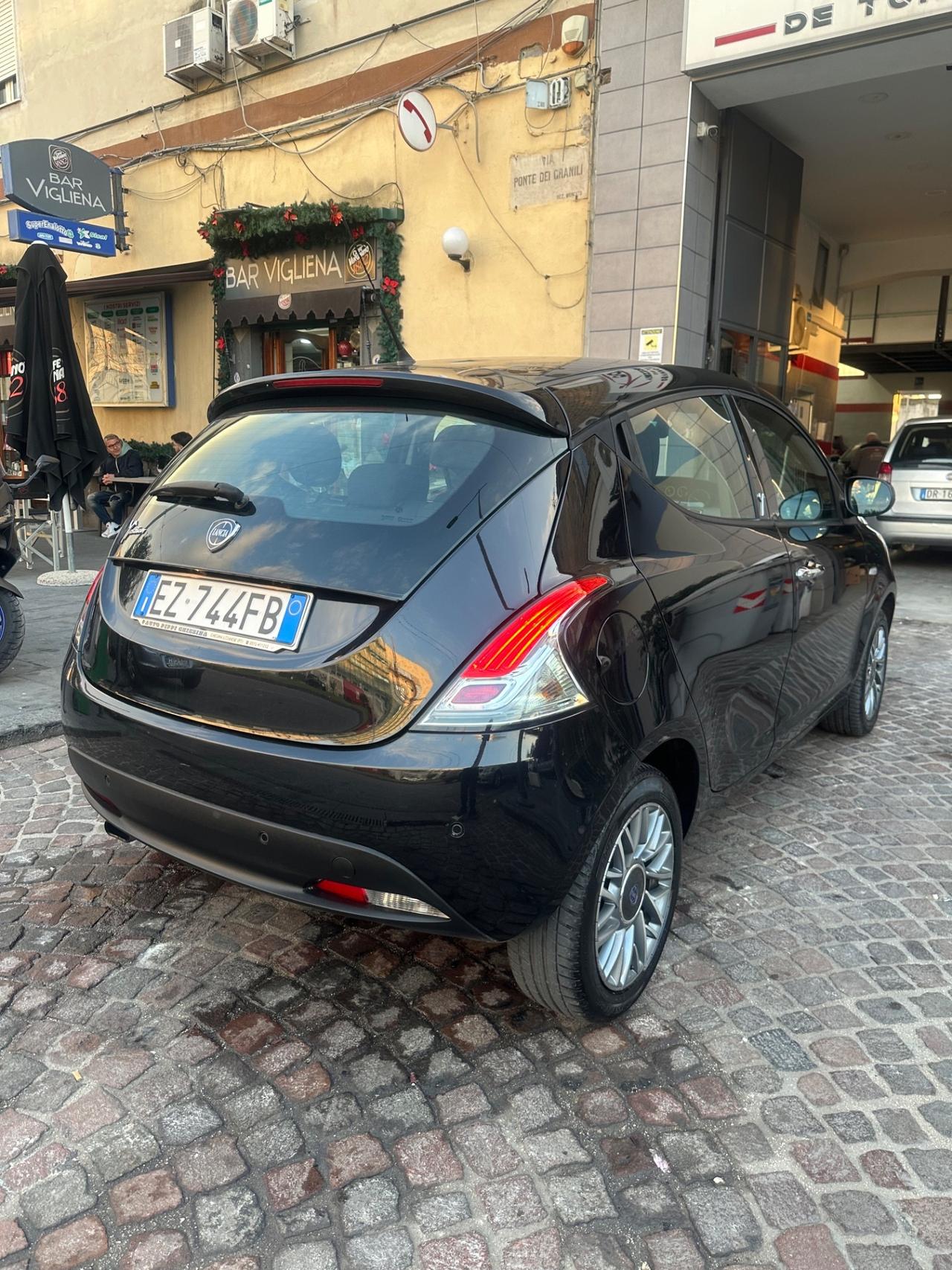 Lancia Ypsilon 1.3 MJT 16V 95 CV 5 porte S&S S Momodesign