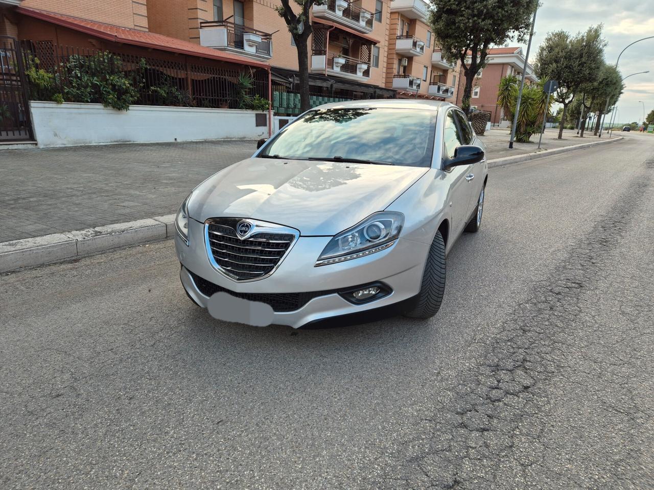 Lancia delta 1.6 multijet 120cv cambio automatico 2014