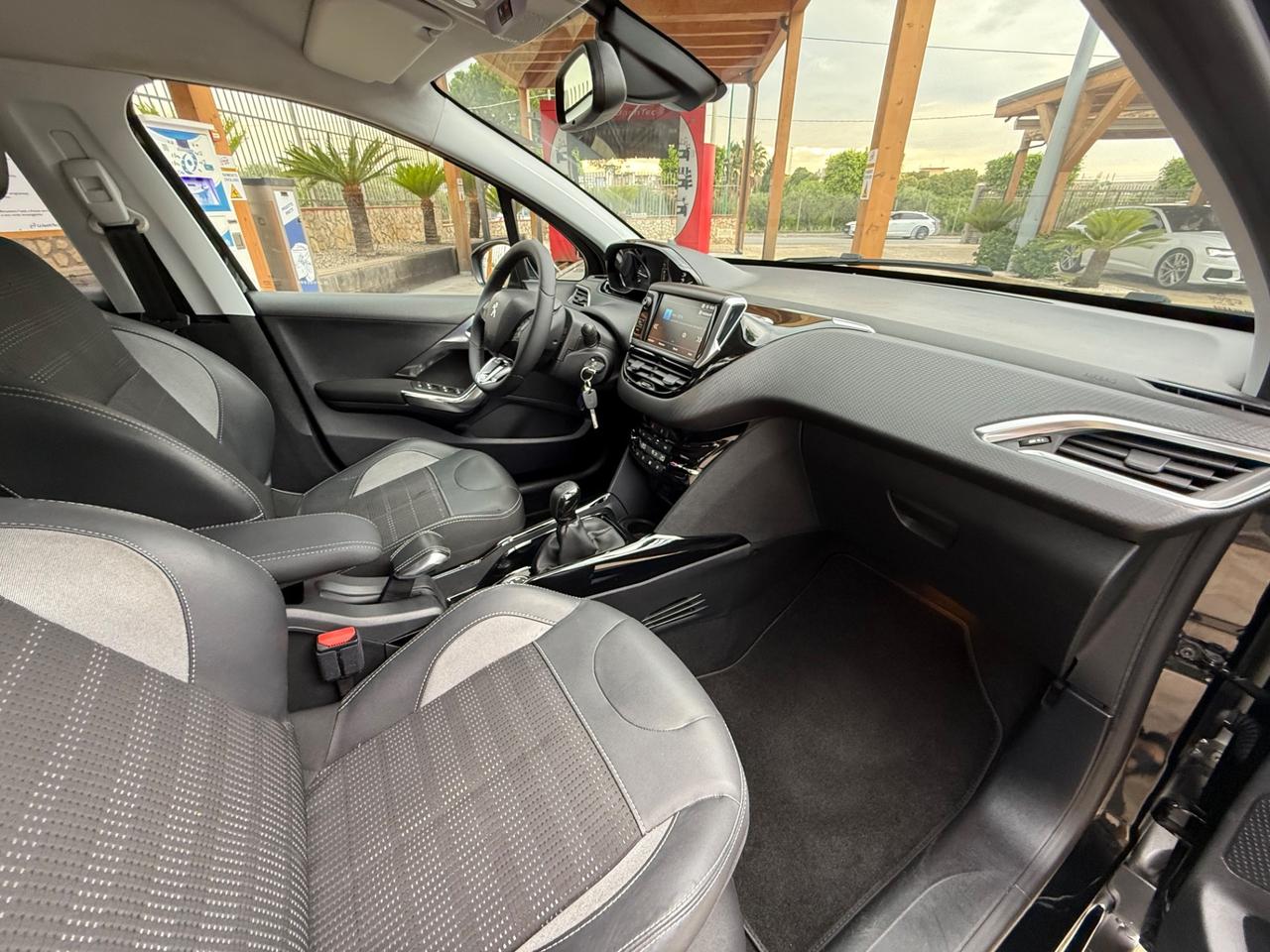 Peugeot 2008 BlueHDi 100 S&S Black Matt