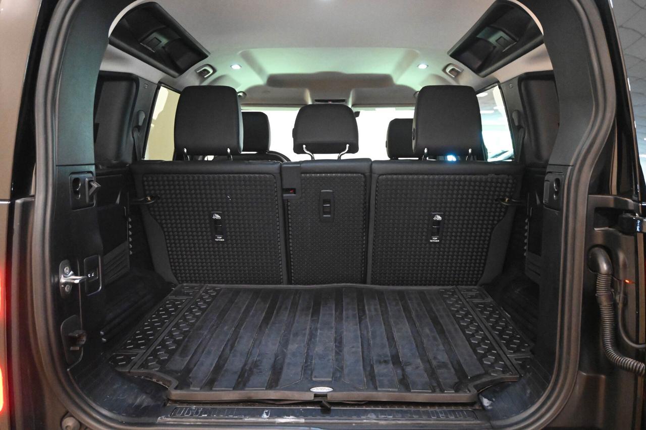 LAND ROVER Defender (2019) Defender 110 3.0D I6...