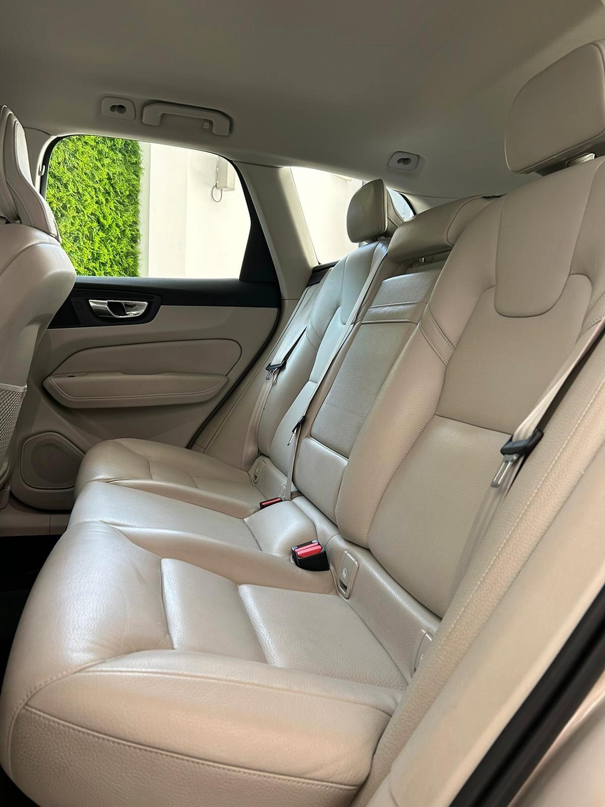 Volvo XC 60 XC60 B4 (d) AWD Geartronic Momentum Pro