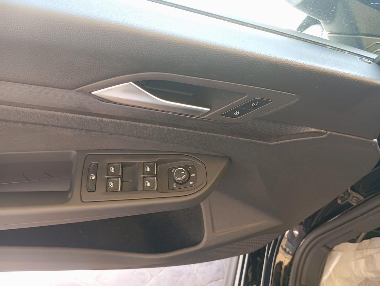 Volkswagen Golf GTI VIII 2.0 TSI