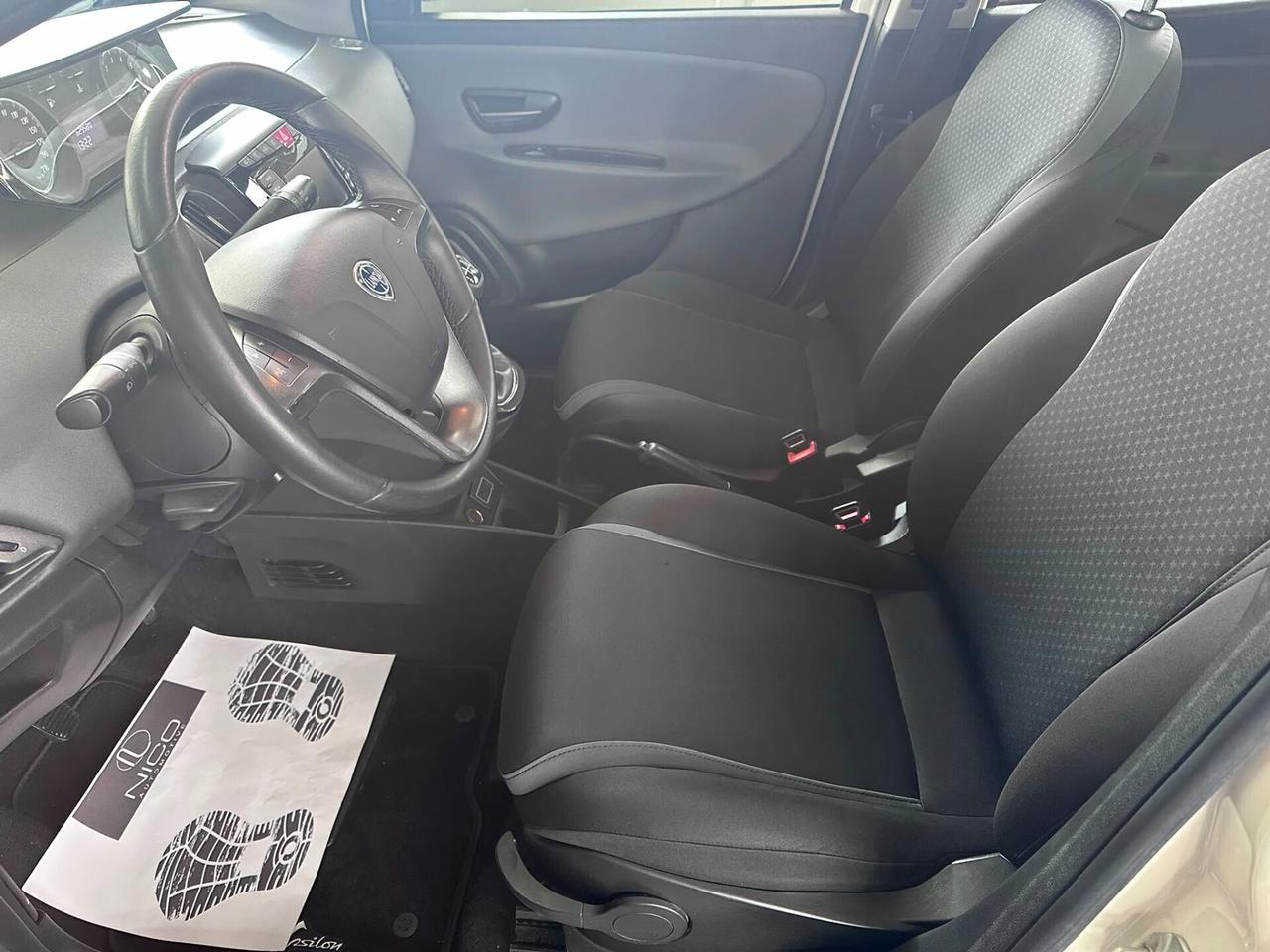 Lancia Ypsilon 1.2 69 CV 5 porte Platinum