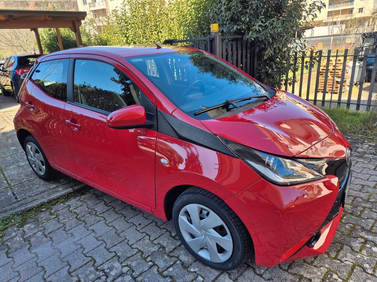 Toyota Aygo 1.0 VVT-i 69 CV 5 porte x-play