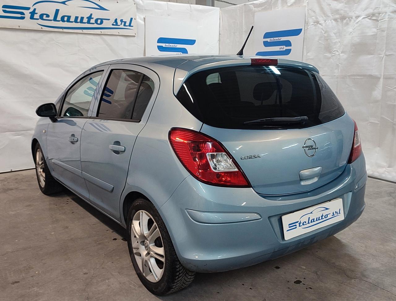 Opel Corsa 1.2 5 porte Cosmo