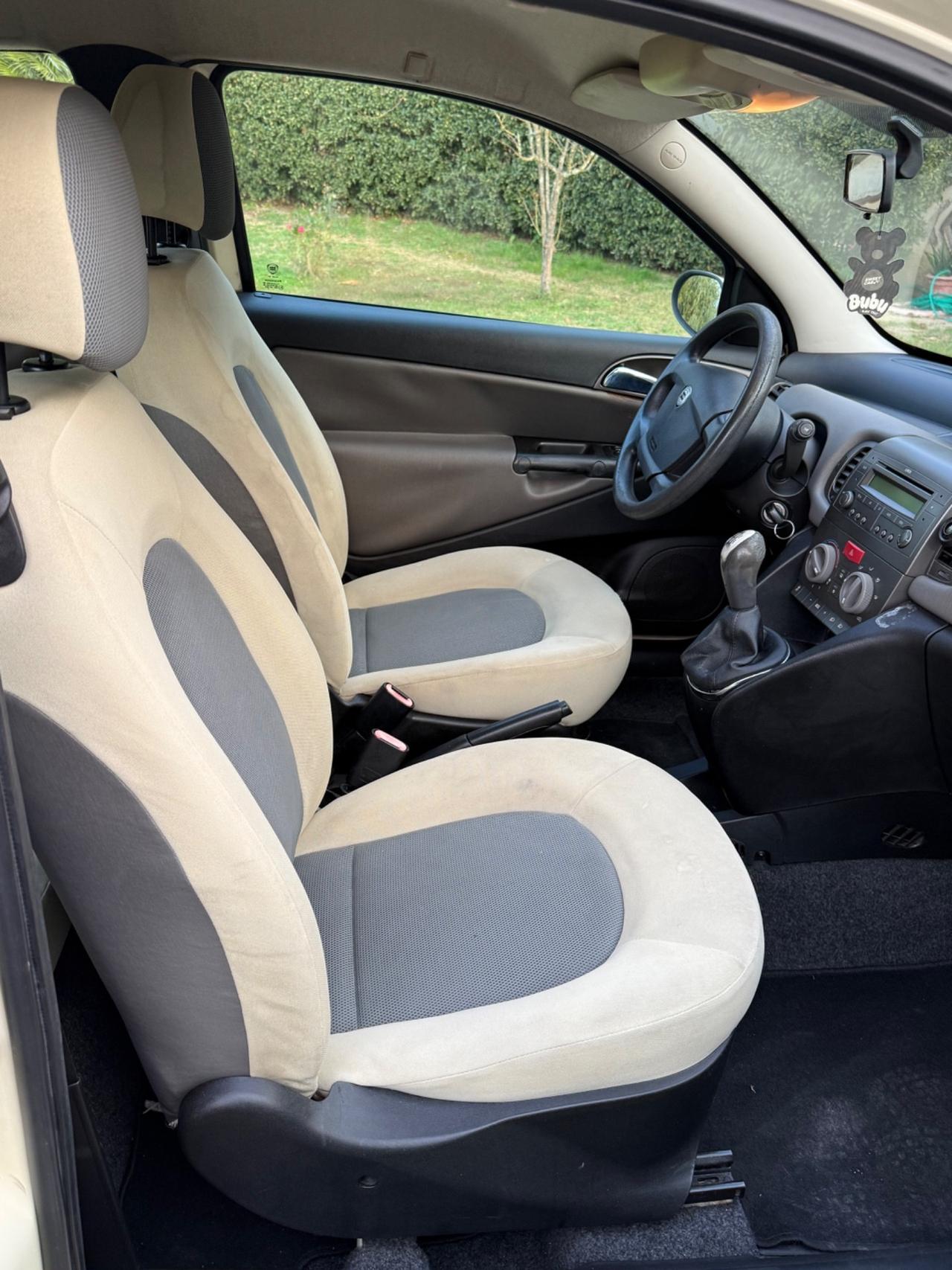 Lancia Ypsilon 1.3 MJT 75 CV Argento