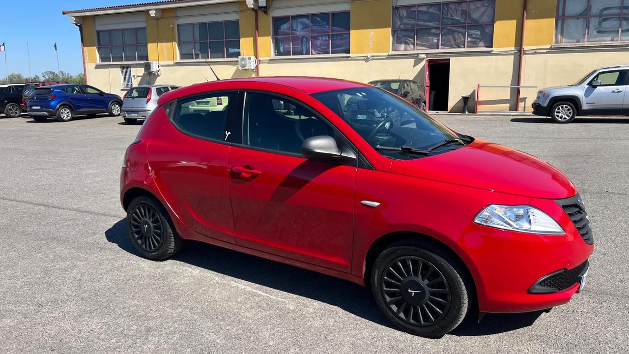 Lancia Ypsilon 1.2 69 CV 5 porte S&S Silver