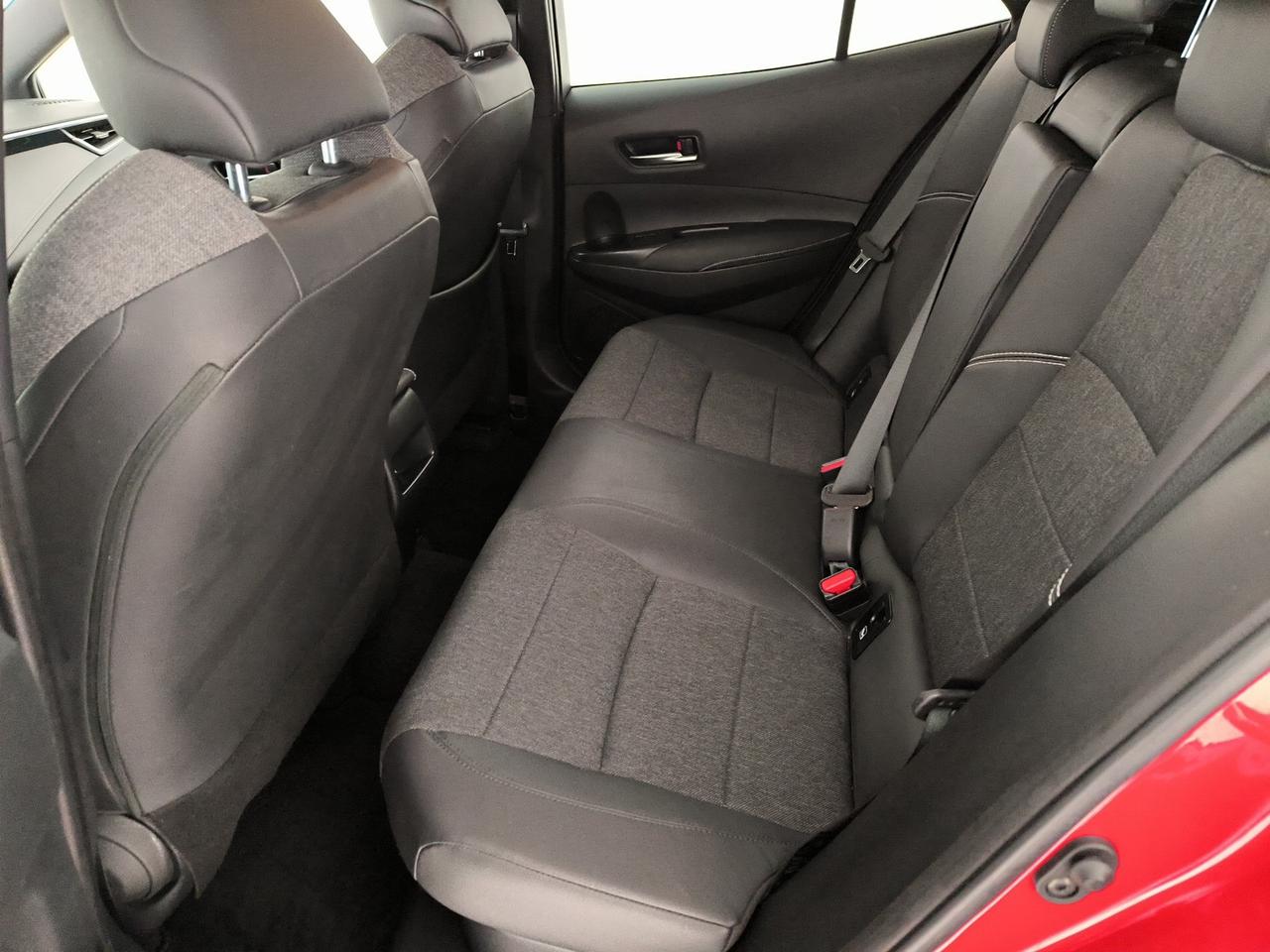 Toyota Corolla 1.8h style cvt