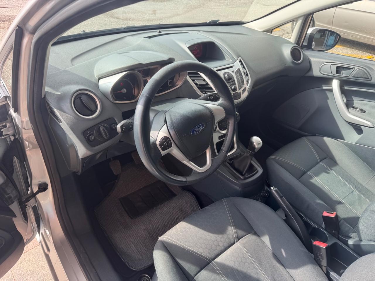 Ford Fiesta 1.4 TDCi 68CV 5 porte Titanium