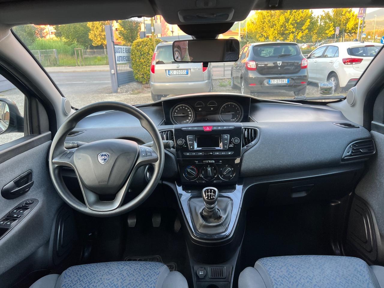 Lancia Ypsilon 1.0 FireFly 5 porte S&S Hybrid Silver