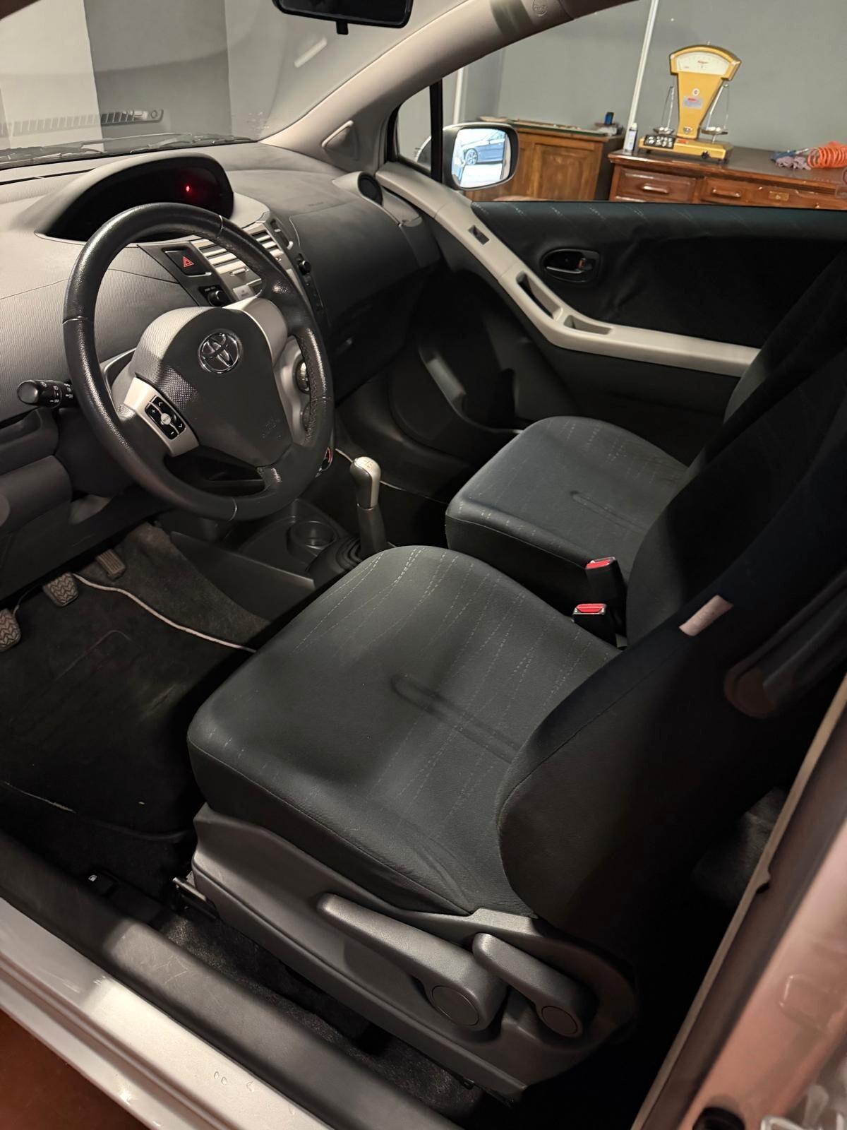 Toyota Yaris 1.0 3 porte Sol
