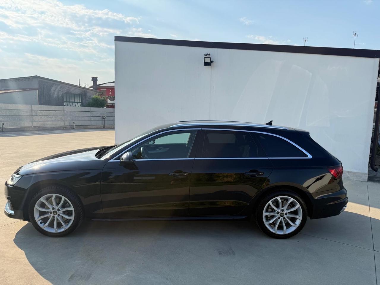 Audi A4 Avant 30 TDI/136 CV S tronic Business SPORT