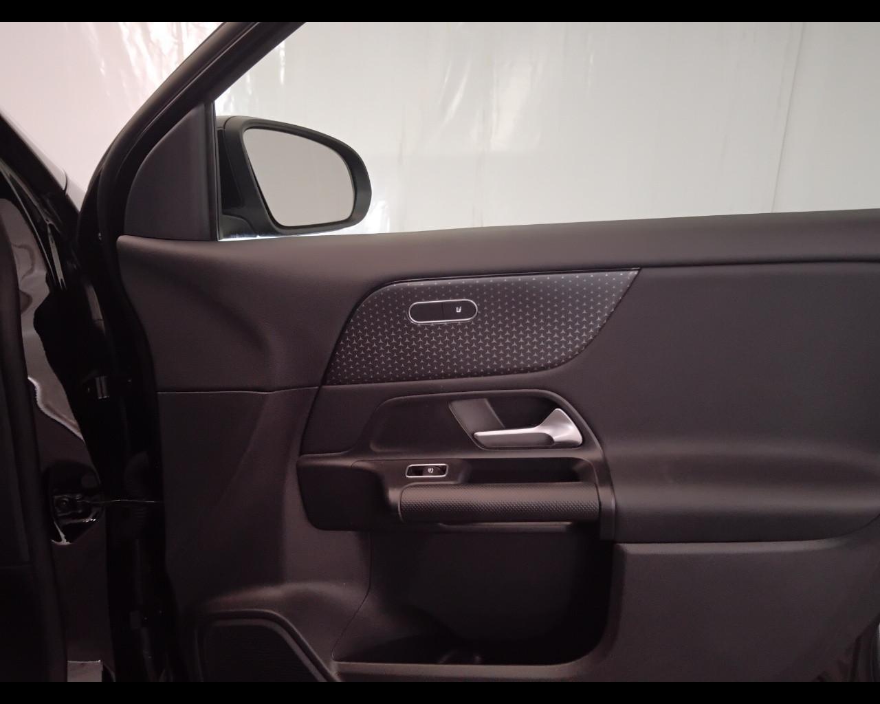 Mercedes-Benz GLA-H247 2023 - GLA 180 d Advanced auto