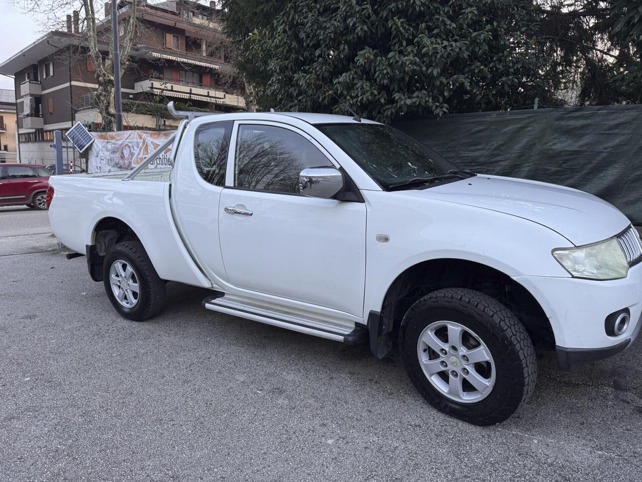 Mitsubishi L200 2.5 DI-D/178CV DC EXTRA CAB 4 POSTI