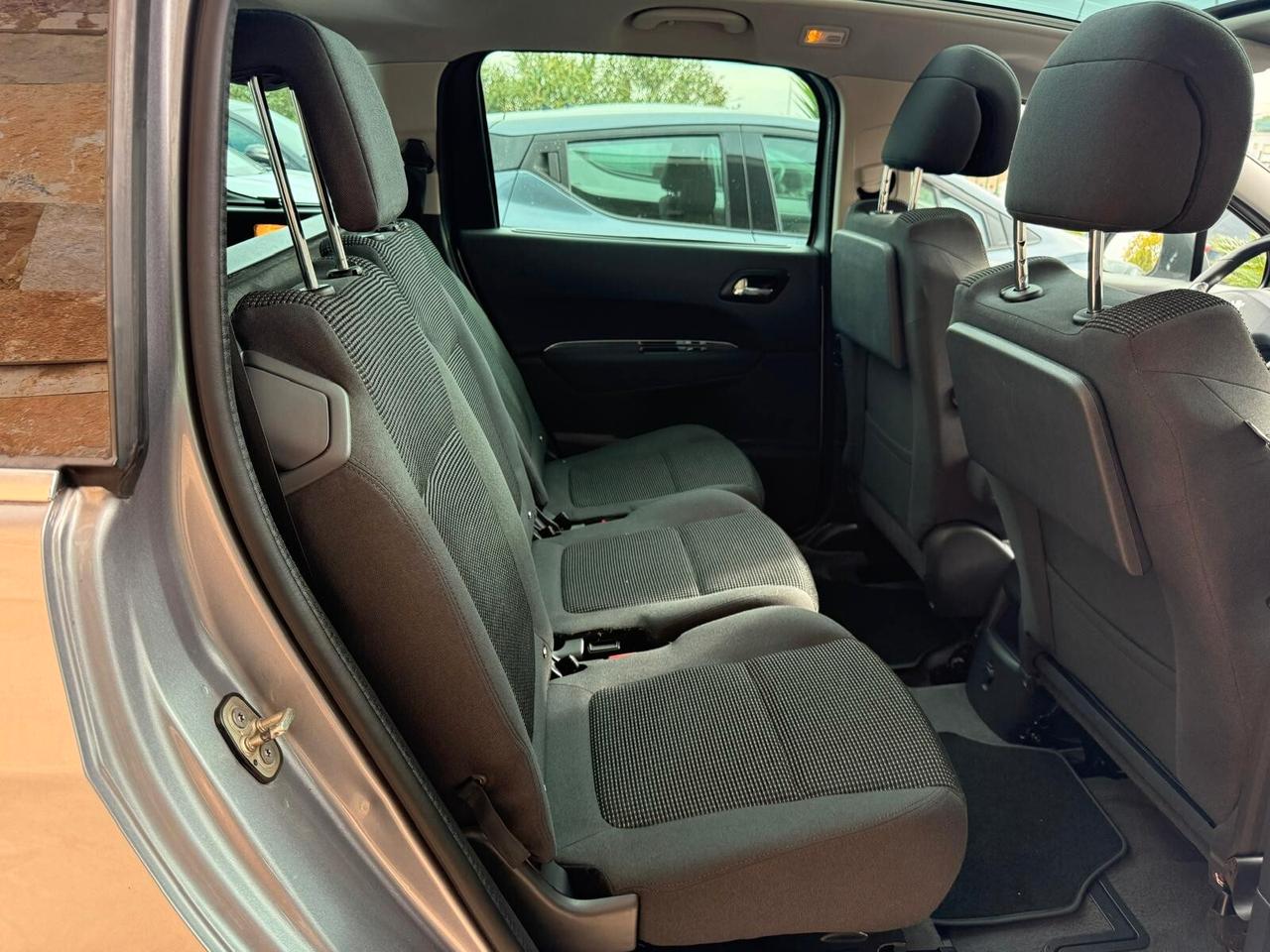 Peugeot 5008 1.6 HDi 115CV Business