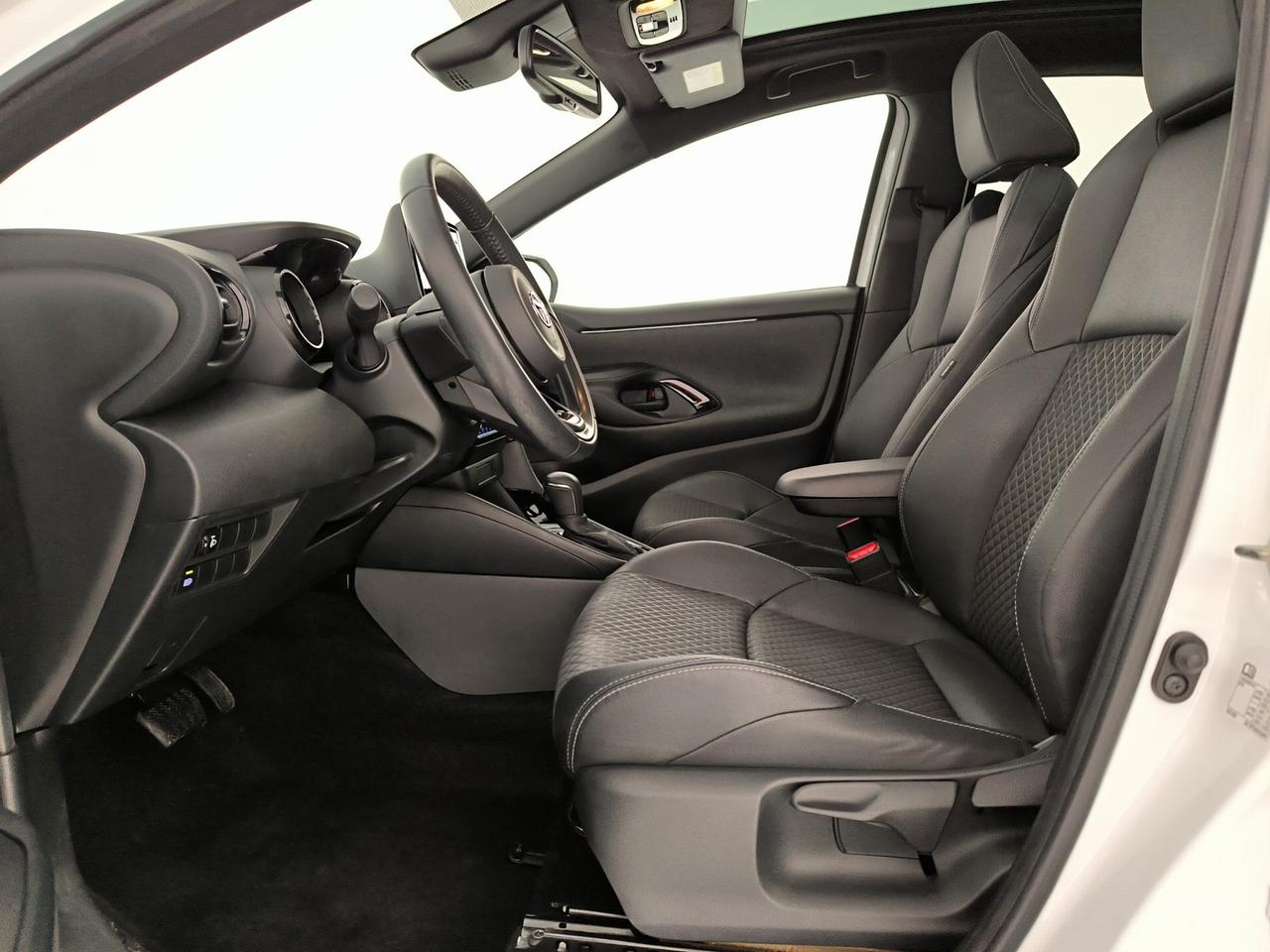 Toyota Yaris 1.5h lounge