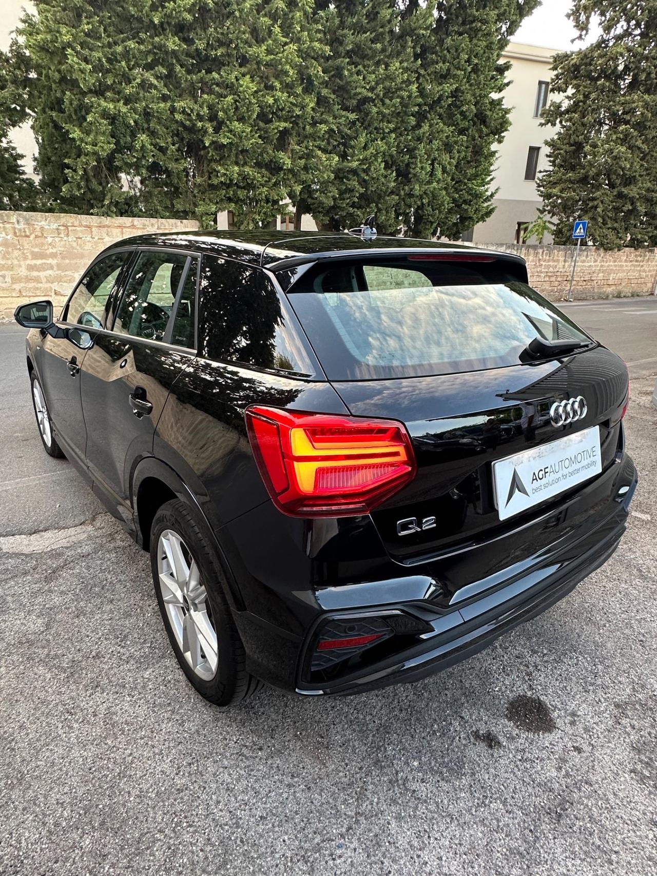 Audi Q2 30 TDI S tronic Identity Black