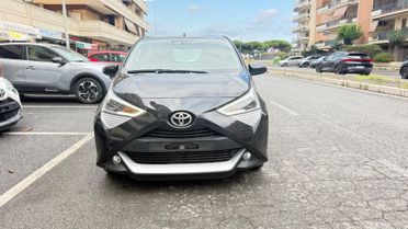 Toyota Aygo Connect 1.0 VVT-i 72 CV 5 porte x-play LED NAVI KAMERA PDC CERCHI 16 BLUETOOTH