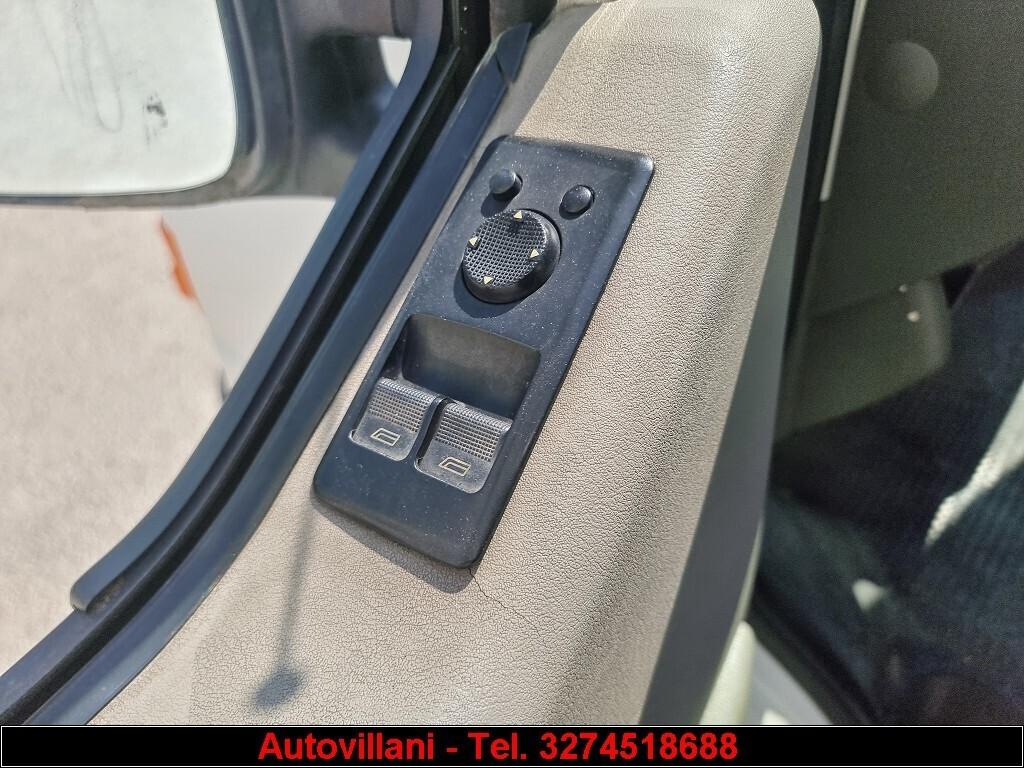 VOLKSWAGEN CARAVELLE-9 POSTI 2001