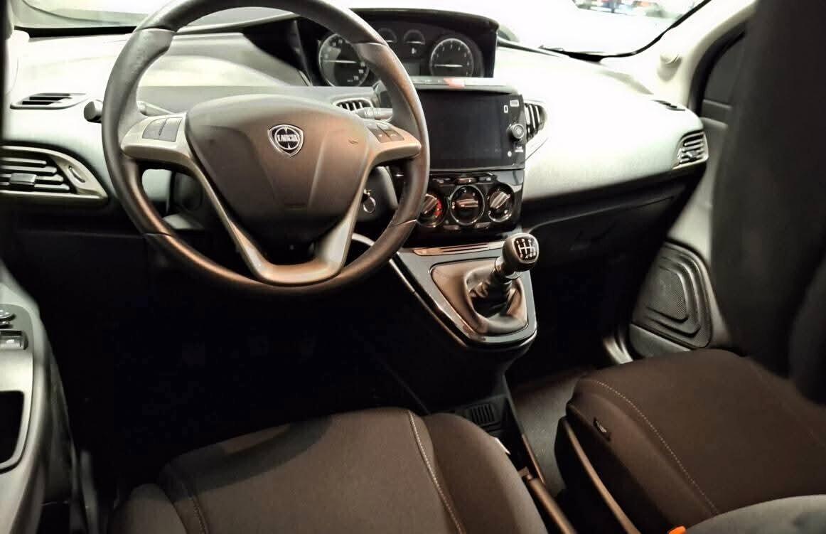 Lancia Ypsilon 1.0 hybrid gold plus full optional