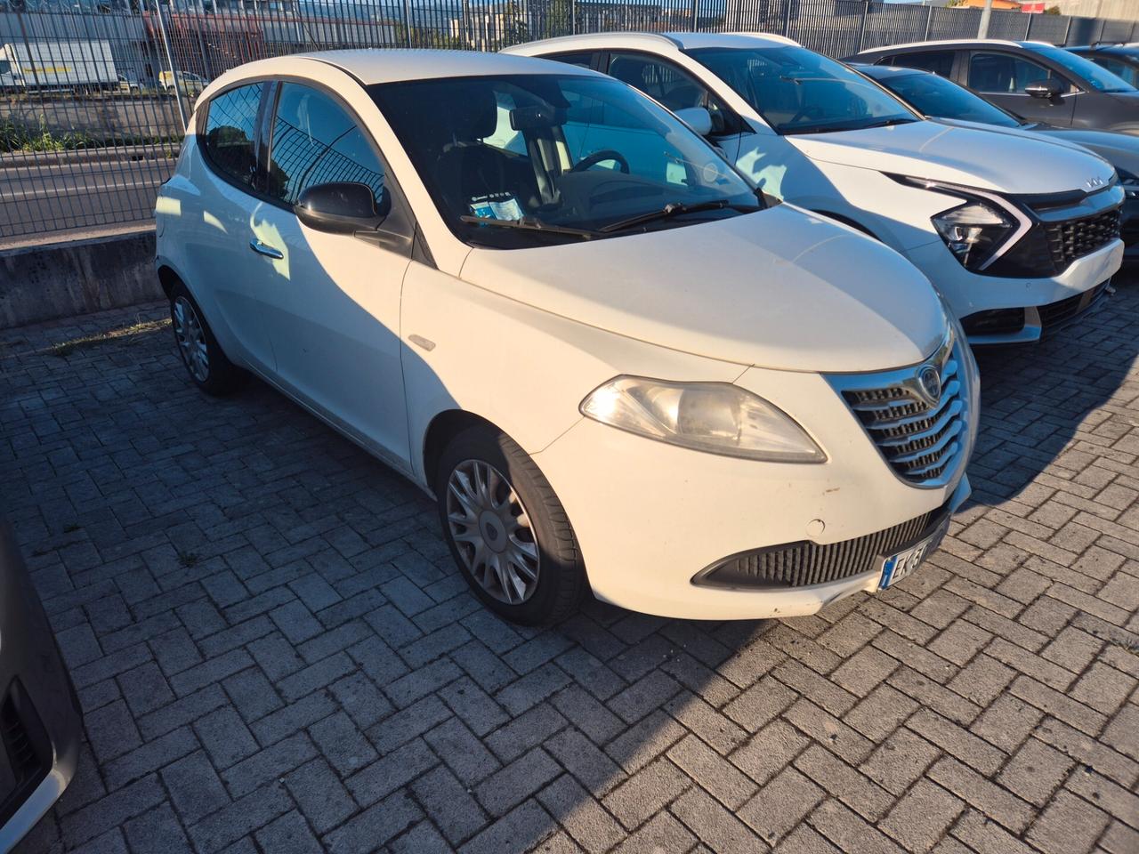 Lancia Ypsilon 1.2 69 CV 5 porte S&S Platinum
