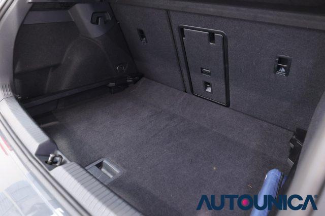 VOLKSWAGEN Golf 2.0 TDI 115 CV SCR LIFE FARI LED