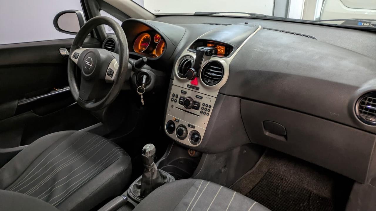 Opel Corsa 1.2 5 porte Cosmo