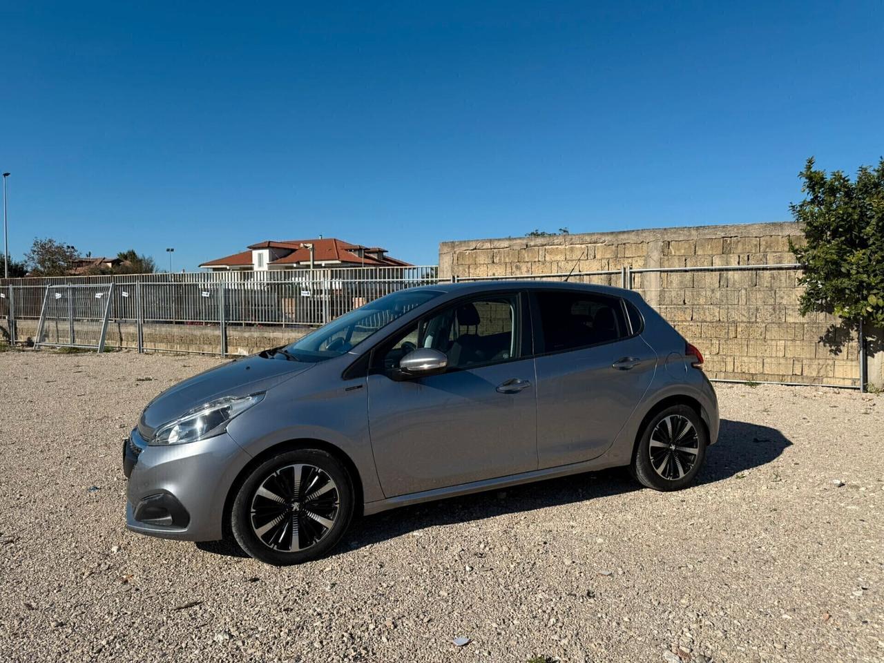 Peugeot 208 PureTech 82 Stop&Start 5 porte Signature