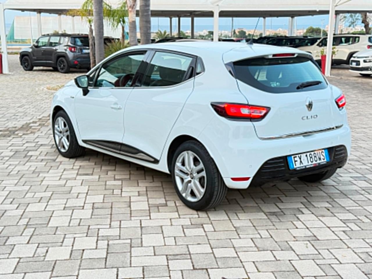 Renault Clio dCi 8V 75 CV 5 porte Moschino Life