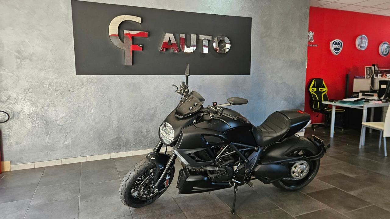 Ducati Diavel darck