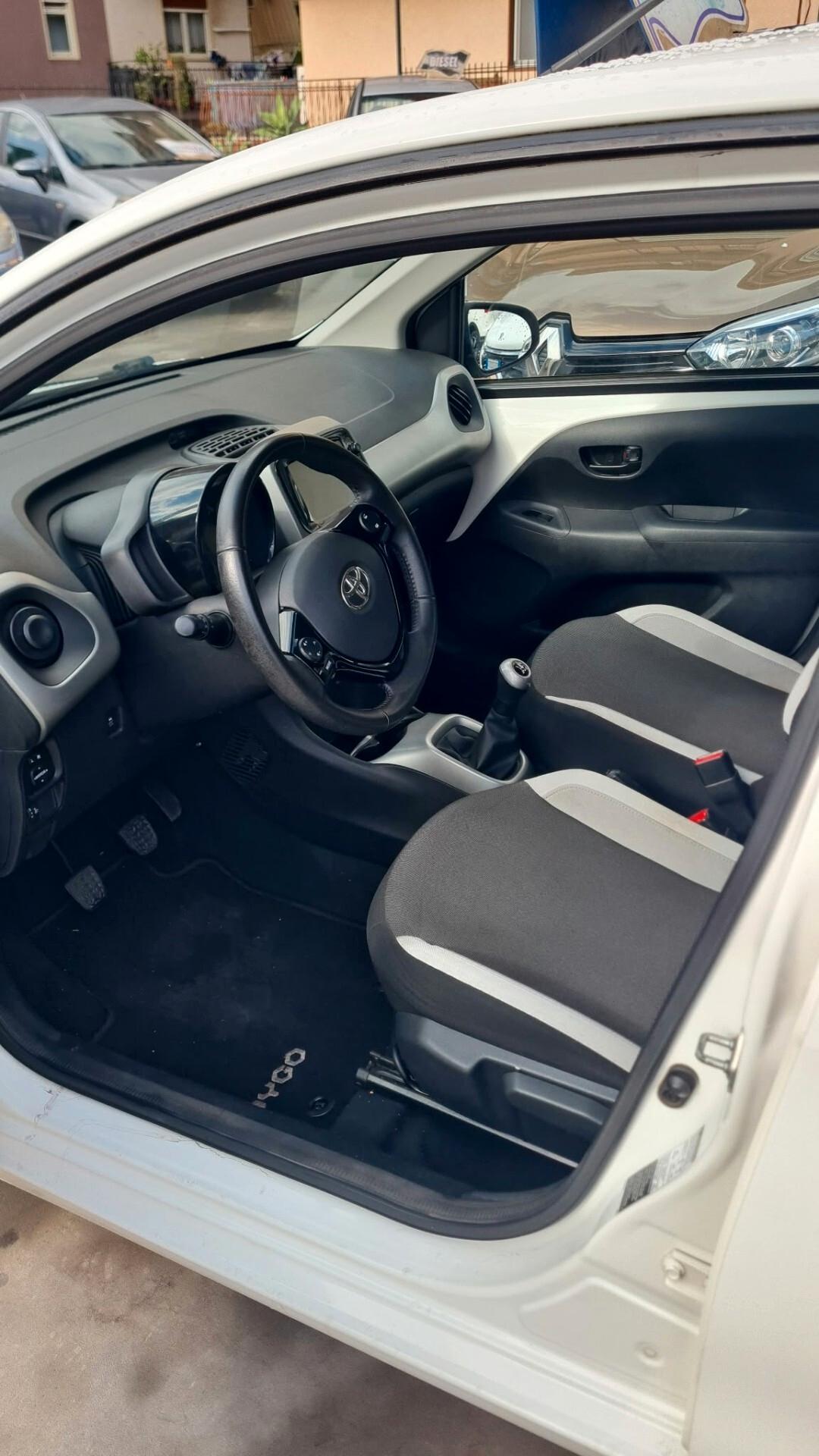 Toyota Aygo 1.0 VVT-i 69 CV 5 porte x-clusiv