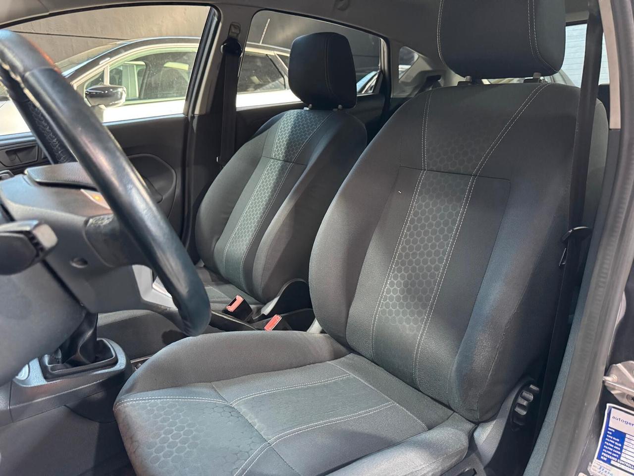 Ford Fiesta Titanium benzina Neopatentati
