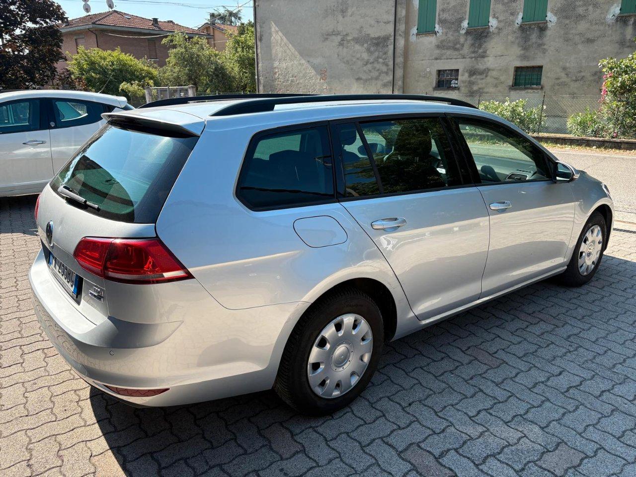 Volkswagen Golf Variant 1.6 tdi Comfortline 110cv OK NEOPATENTATO