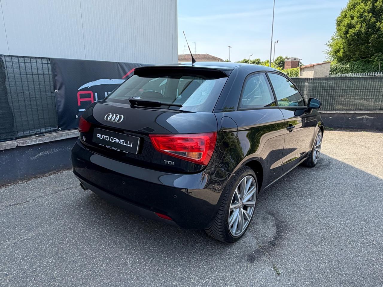 Audi A1 1.6 TDI 105 CV Attraction NEOPATENTATI OCCASIONE