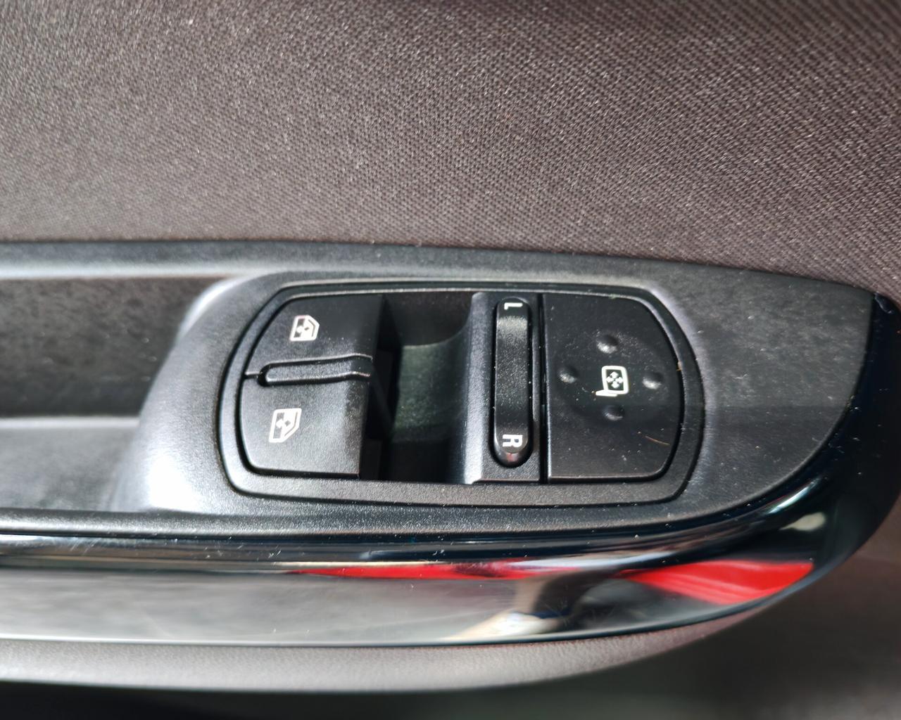 Opel Corsa 1.2 5 porte b-Color