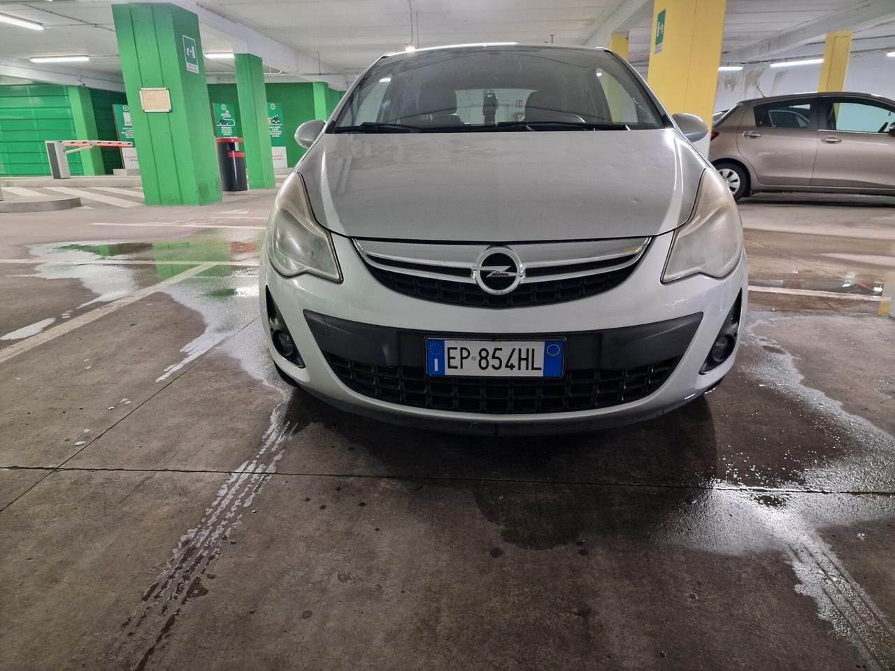 Opel Corsa 1.2 3 porte b-color