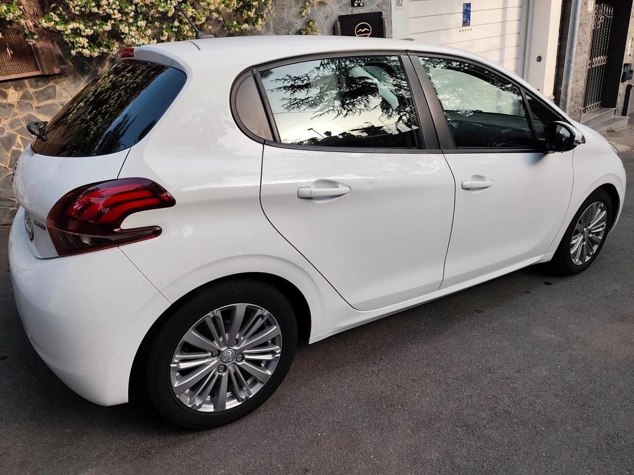 Peugeot 208 1.6 hdi Autocarro 4 posti 2016