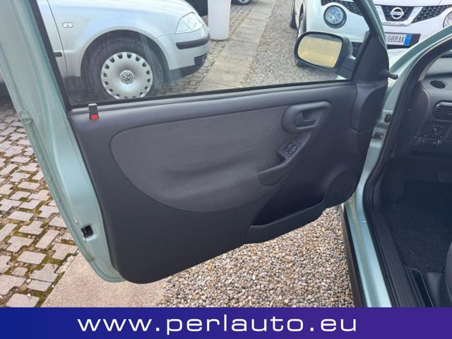 OPEL Corsa 1.2i Cambio Automatico 3 porte