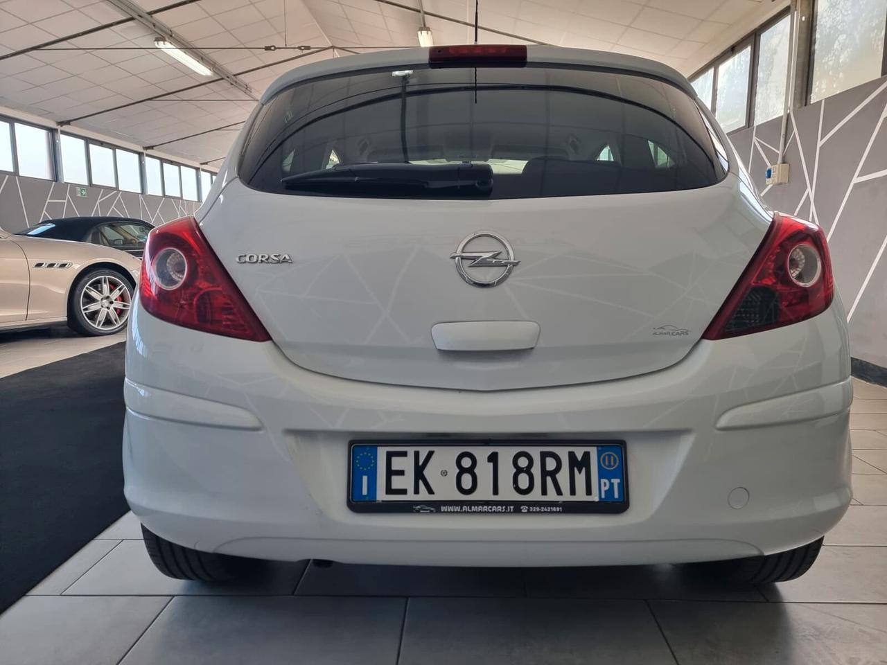 Opel Corsa 1.2 3 porte Club NEOPATENTATI