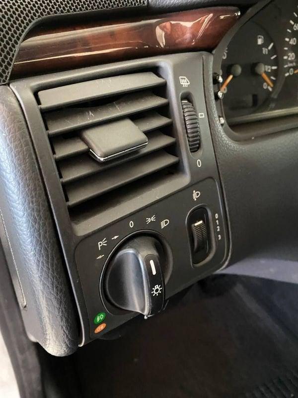 Mercedes-Benz Classe E E 200 Kompressor cat Classic