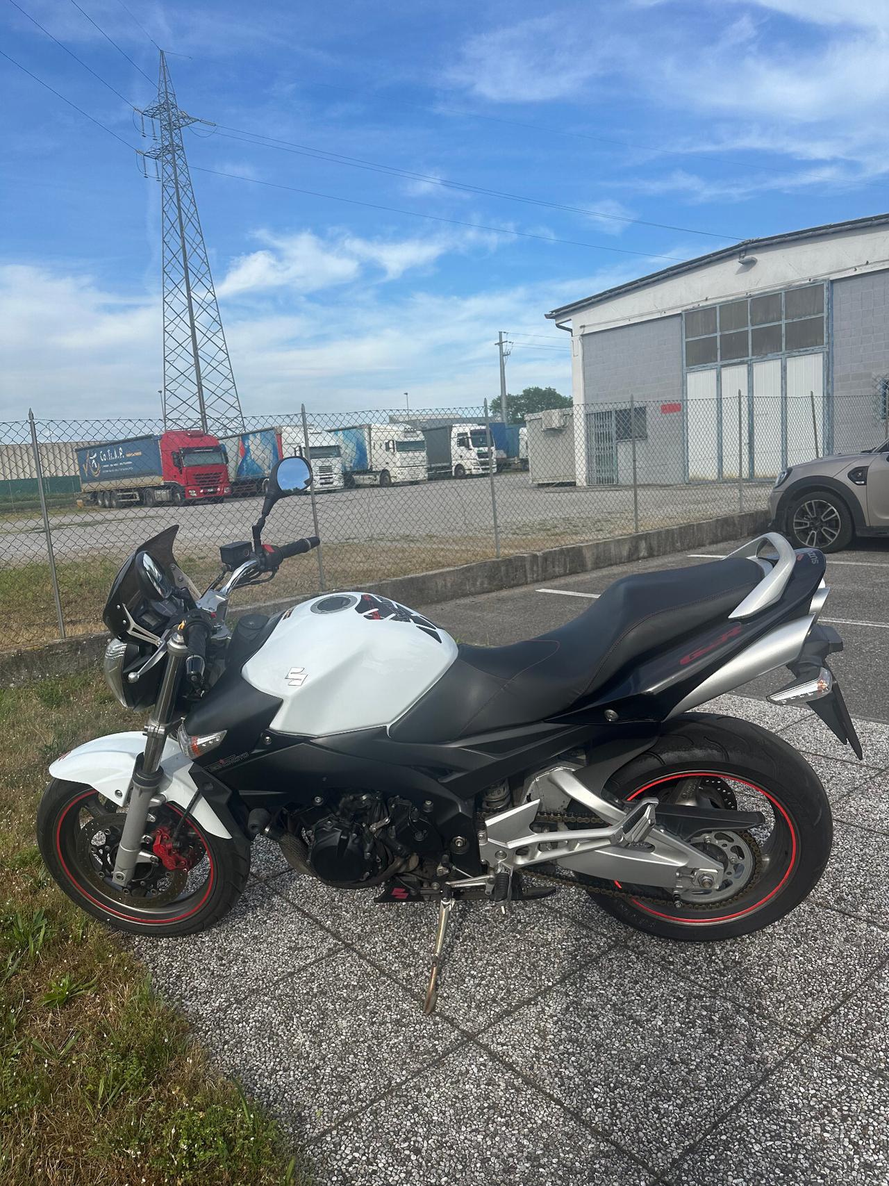 Suzuki GSR 600