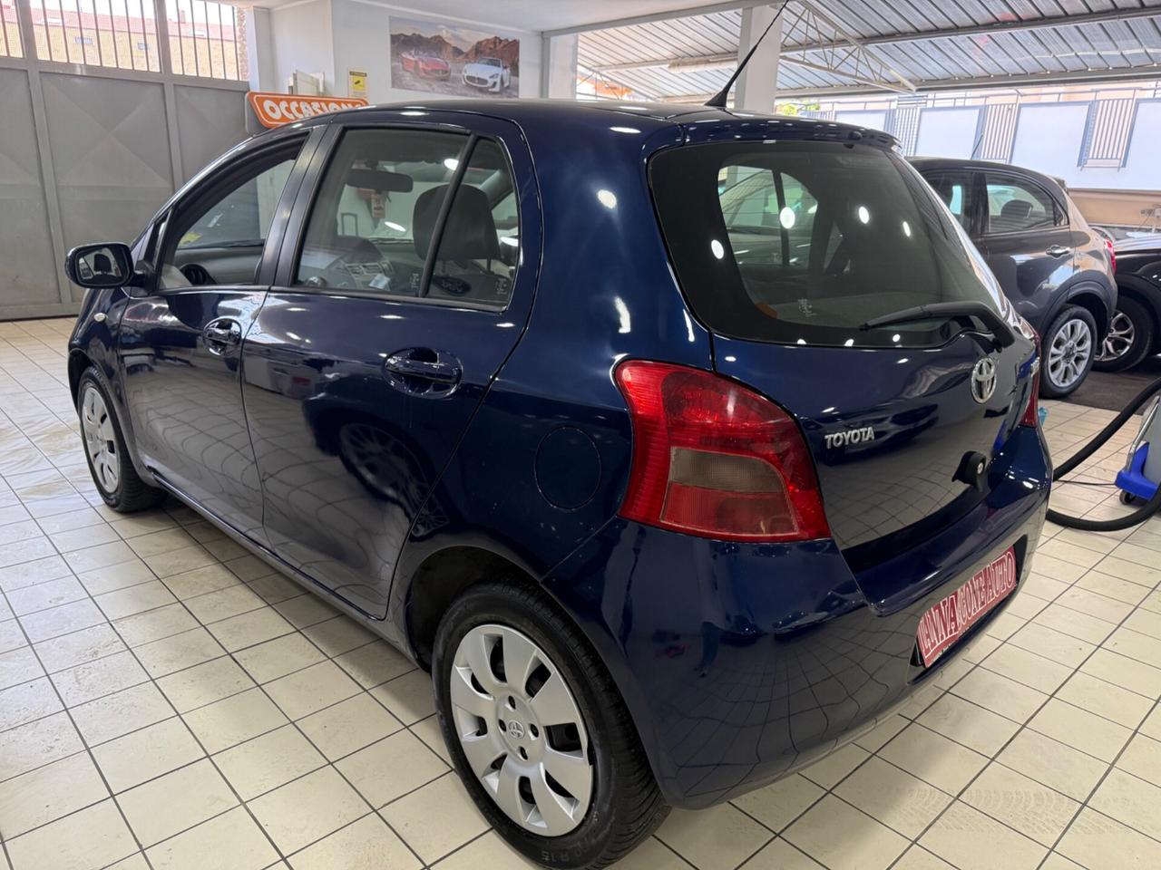Toyota Yaris 1.0 benzina nuova