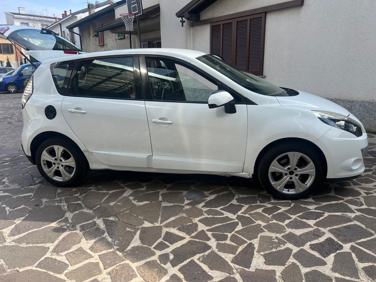 Renault Scenic Scénic X-Mod 1.9 dCi 130CV Dynamique