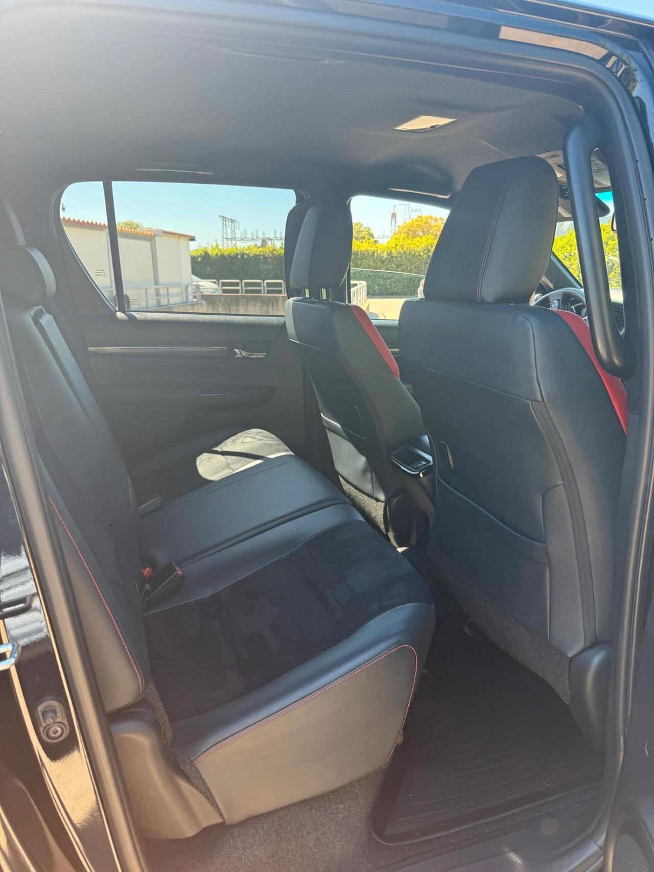 Toyota Hilux 2.8 D-4D A/T 4WD 4 porte Double Cab GR SPORT