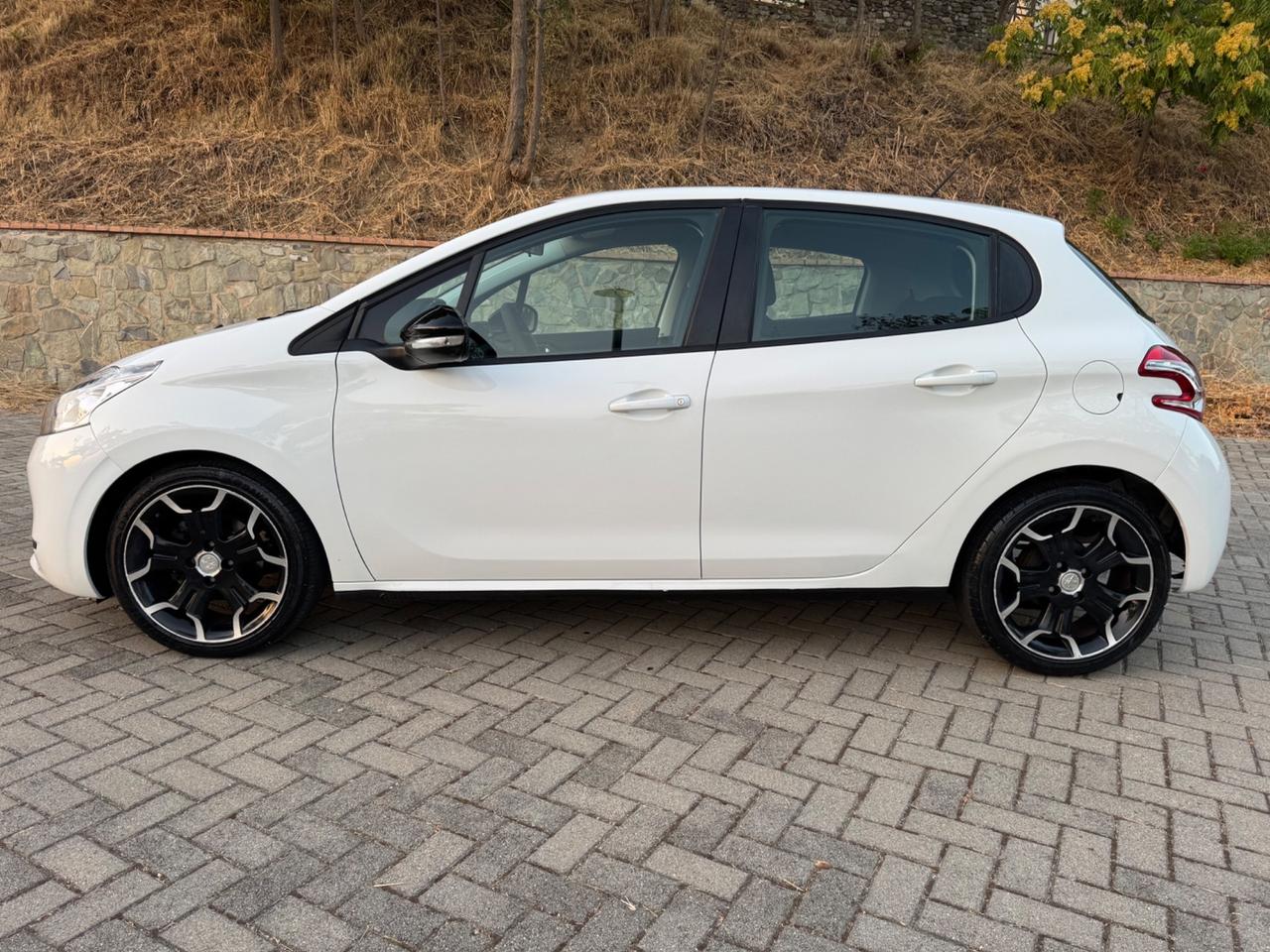 Peugeot 208 1.4 HDi 68Cv Euro6 2015