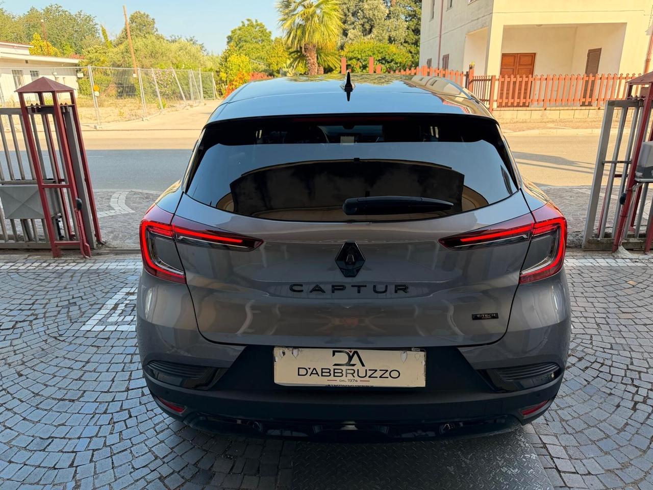 Renault Captur Full Hybrid 1.6 E-Tech 145 CV Rive Gauche